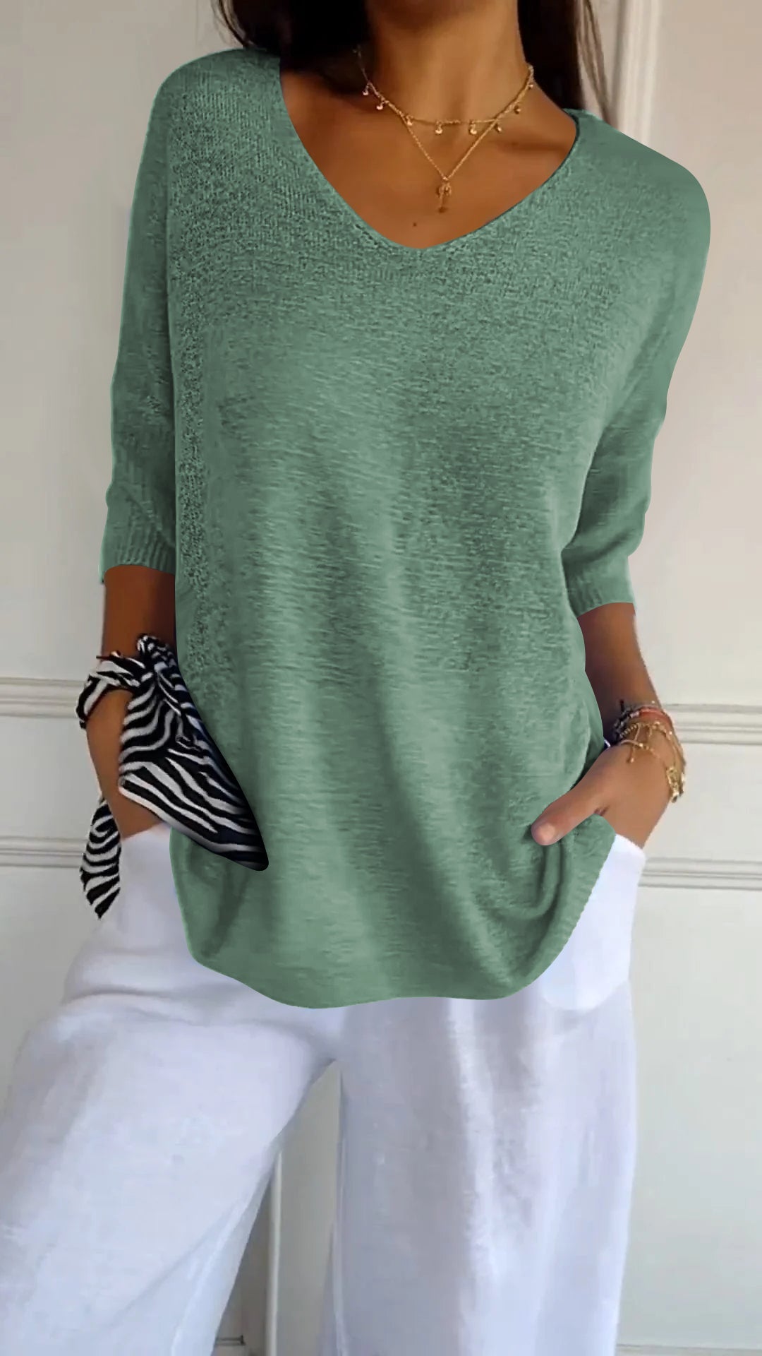 ALLY | Solid color knitted top with V-neck