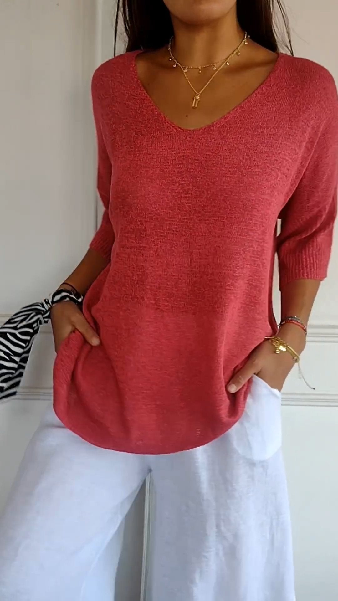 ALLY | Solid color knitted top with V-neck